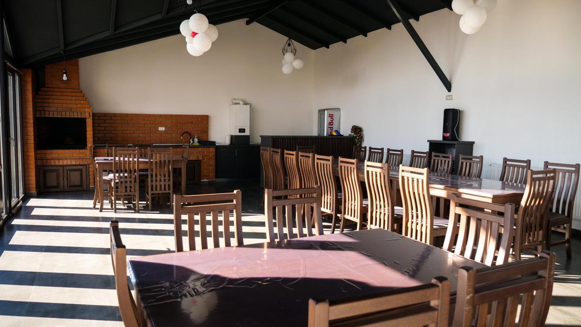 Casa Ambientt Hotel Curtea De Arges Ngoại thất bức ảnh