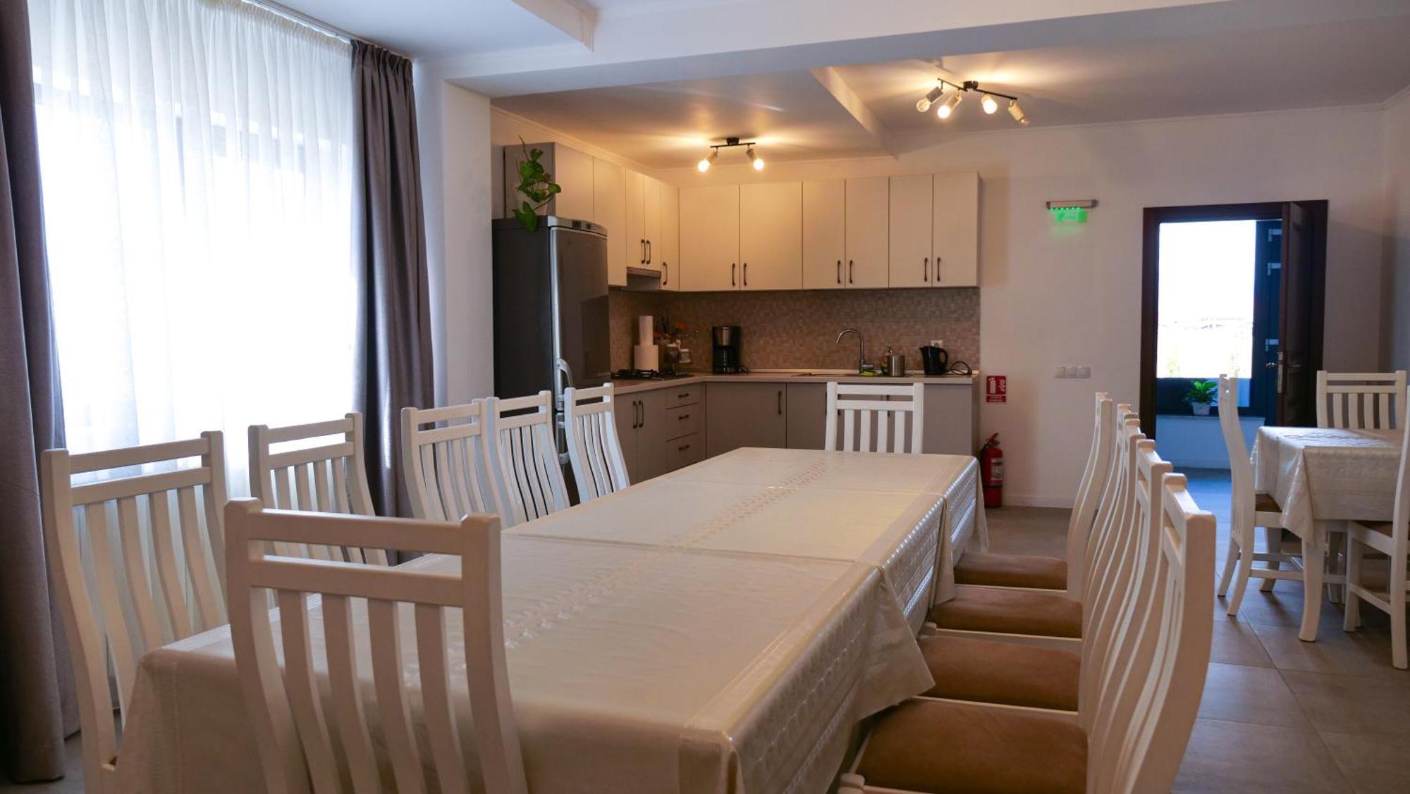Casa Ambientt Hotel Curtea De Arges Ngoại thất bức ảnh