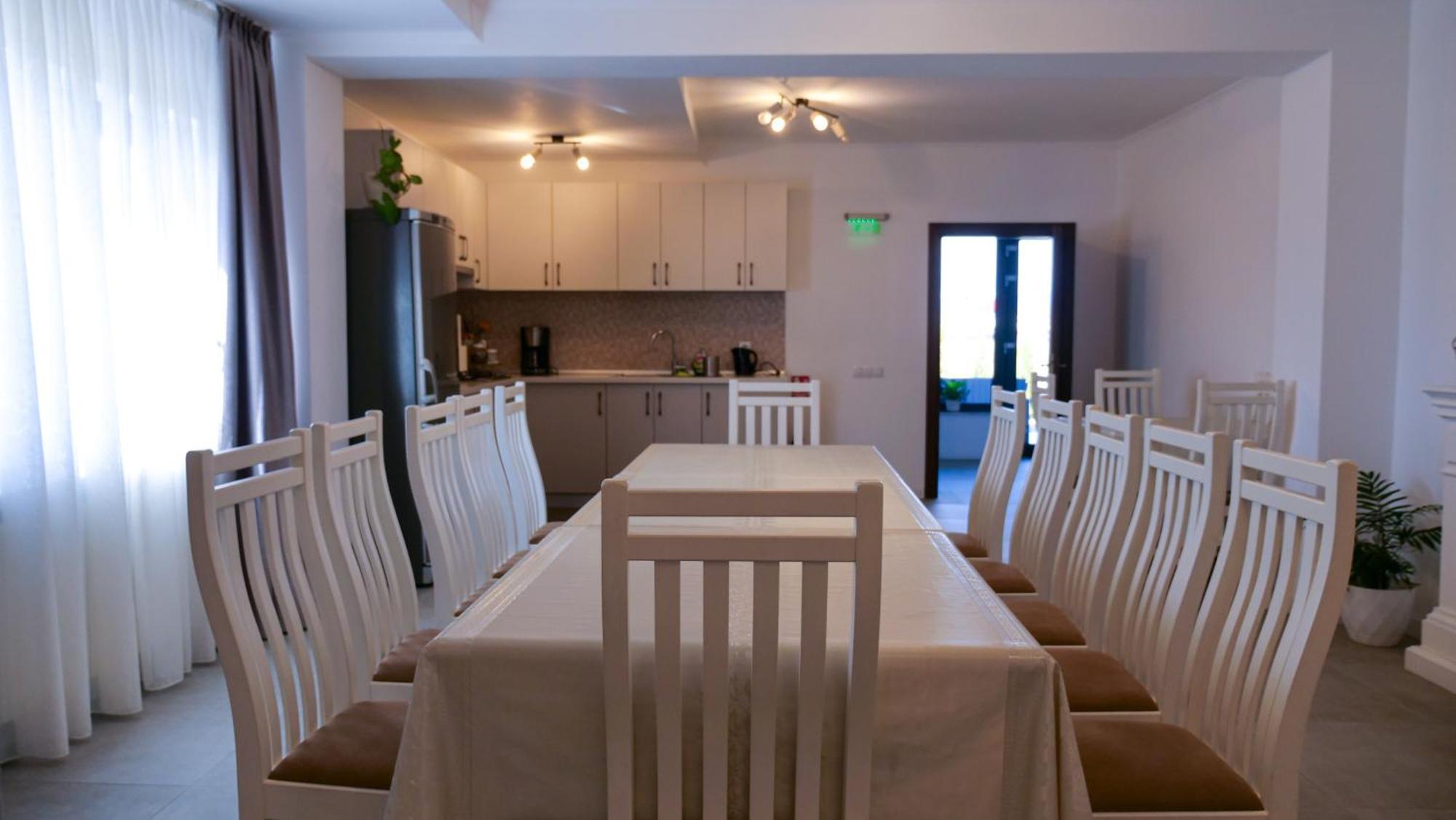 Casa Ambientt Hotel Curtea De Arges Ngoại thất bức ảnh