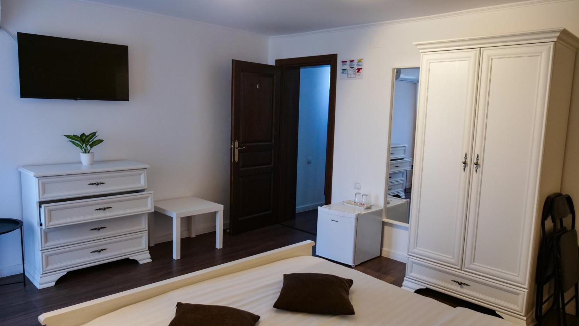 Casa Ambientt Hotel Curtea De Arges Ngoại thất bức ảnh