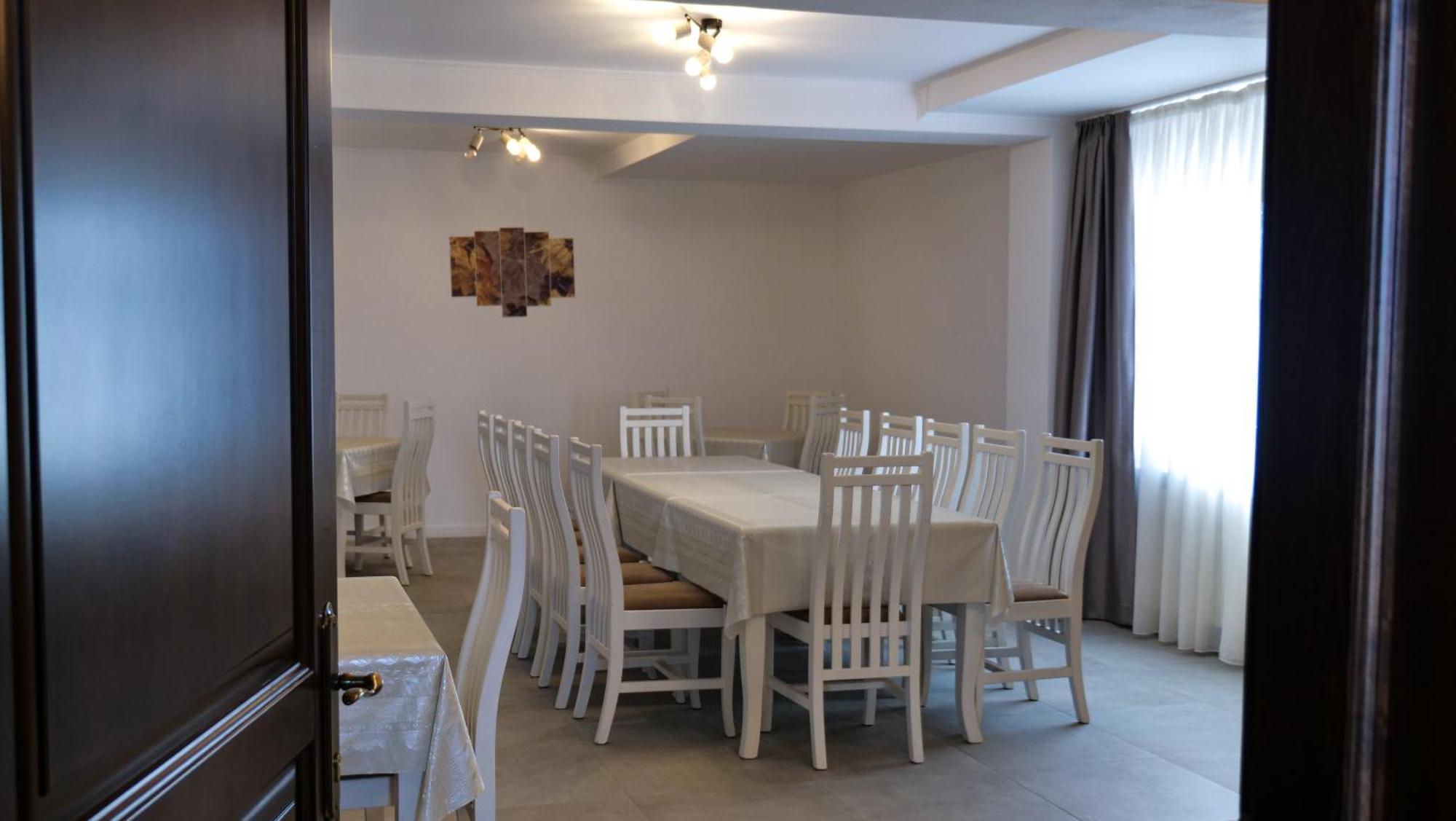 Casa Ambientt Hotel Curtea De Arges Ngoại thất bức ảnh
